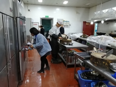 區市場監督管理局加強“兩節兩會”期間餐飲食品安全監管